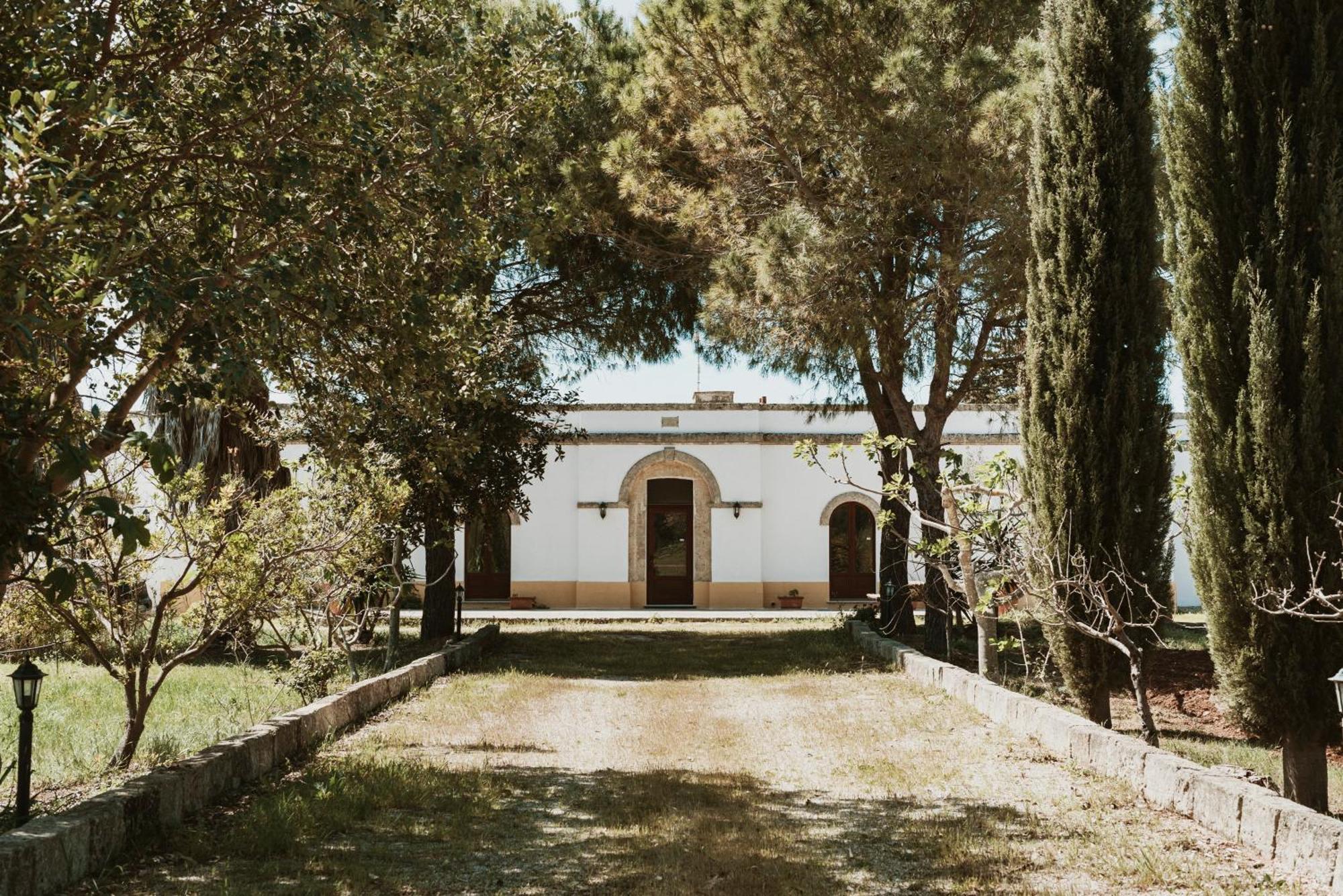 Bio-Agriturismo Masseria La Palombara サルヴェ エクステリア 写真