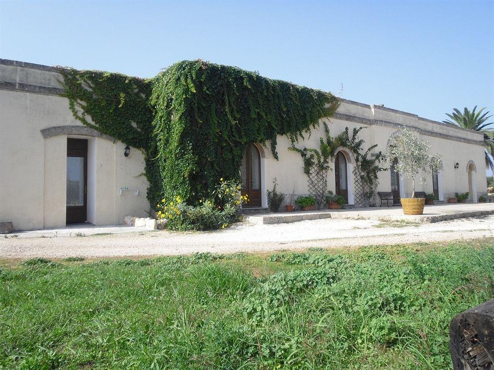 Bio-Agriturismo Masseria La Palombara サルヴェ エクステリア 写真