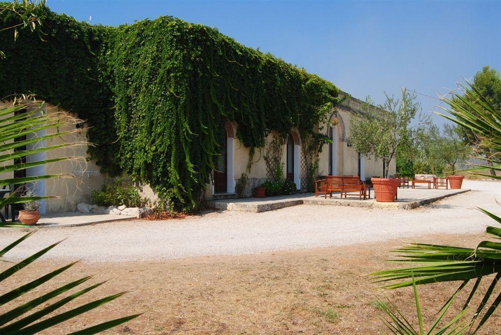 Bio-Agriturismo Masseria La Palombara サルヴェ エクステリア 写真