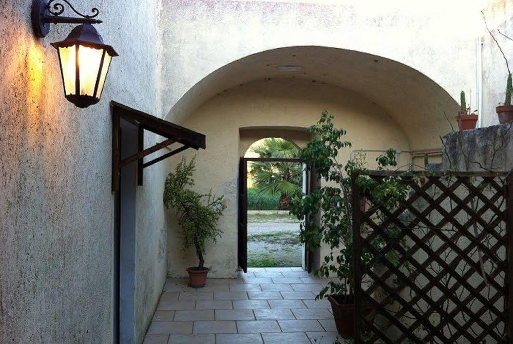 Bio-Agriturismo Masseria La Palombara サルヴェ エクステリア 写真